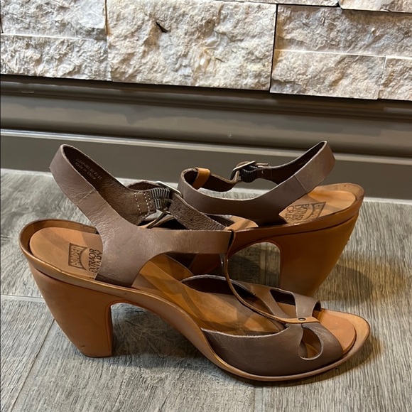 Camper Women's Taupe and Camel strappy Leather Sandals size 38 or US 7 1/2 - Picture 7 of 14